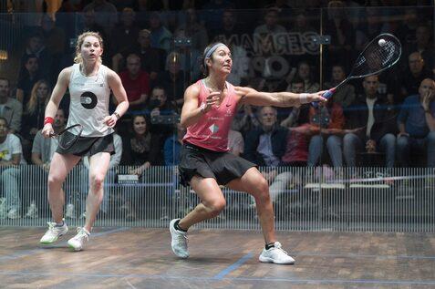 Amanda Sobhy (re) im Finale gegen Georgina Kennedy - Bild: PSA Squash Tour