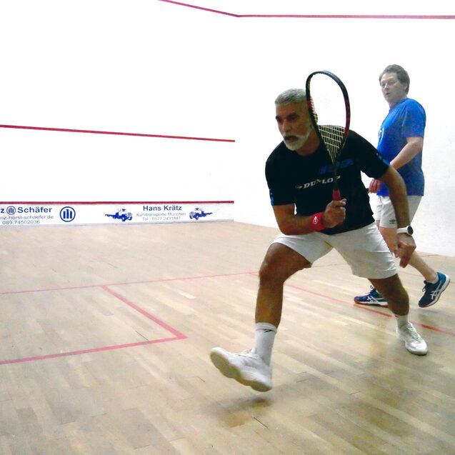 Armin Hameed (li) im Finale der Herren 45+ gegen Jens H&uuml;bscher-Haselb&ouml;ck - Bild: DSQV - Lennard Jessen
