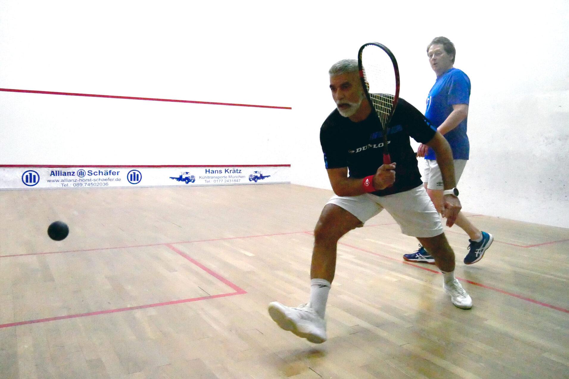 Armin Hameed (li) im Finale der Herren 45+ gegen Jens H&uuml;bscher-Haselb&ouml;ck - Bild: DSQV - Lennard Jessen