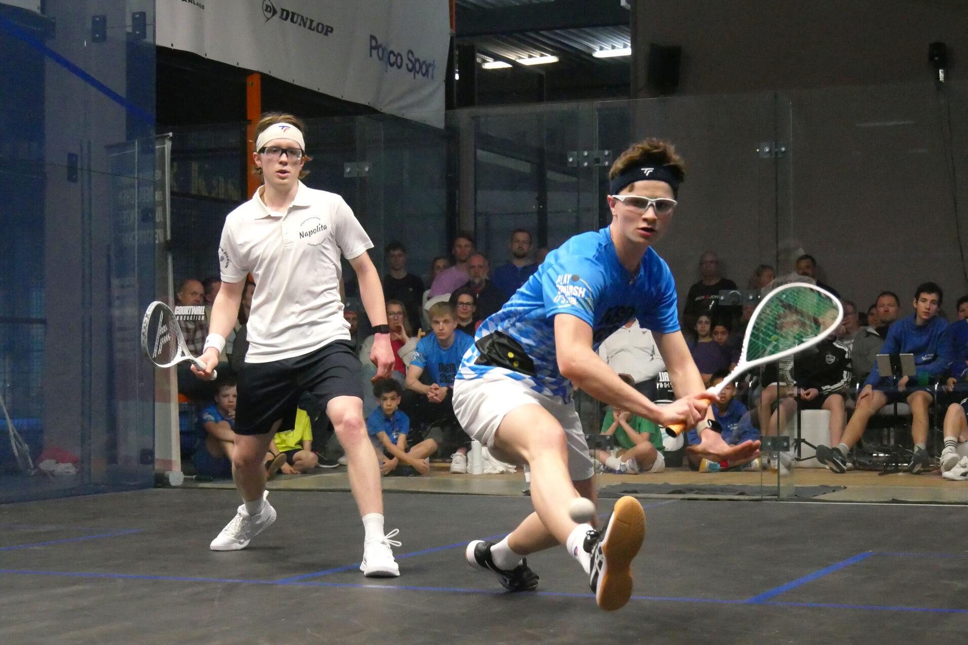Alexander Neumann (re) behielt im U19-Finale gegen Rufus Gebhardt in drei Sätzen die Oberhand - Bild: DSQV - Lennard Jessen