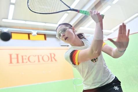 Maya Weishar unterlag im heutigen Habfinale der Einzel EM U19 gegen Emily Coulcher-Porter - Bild: squashPage.net