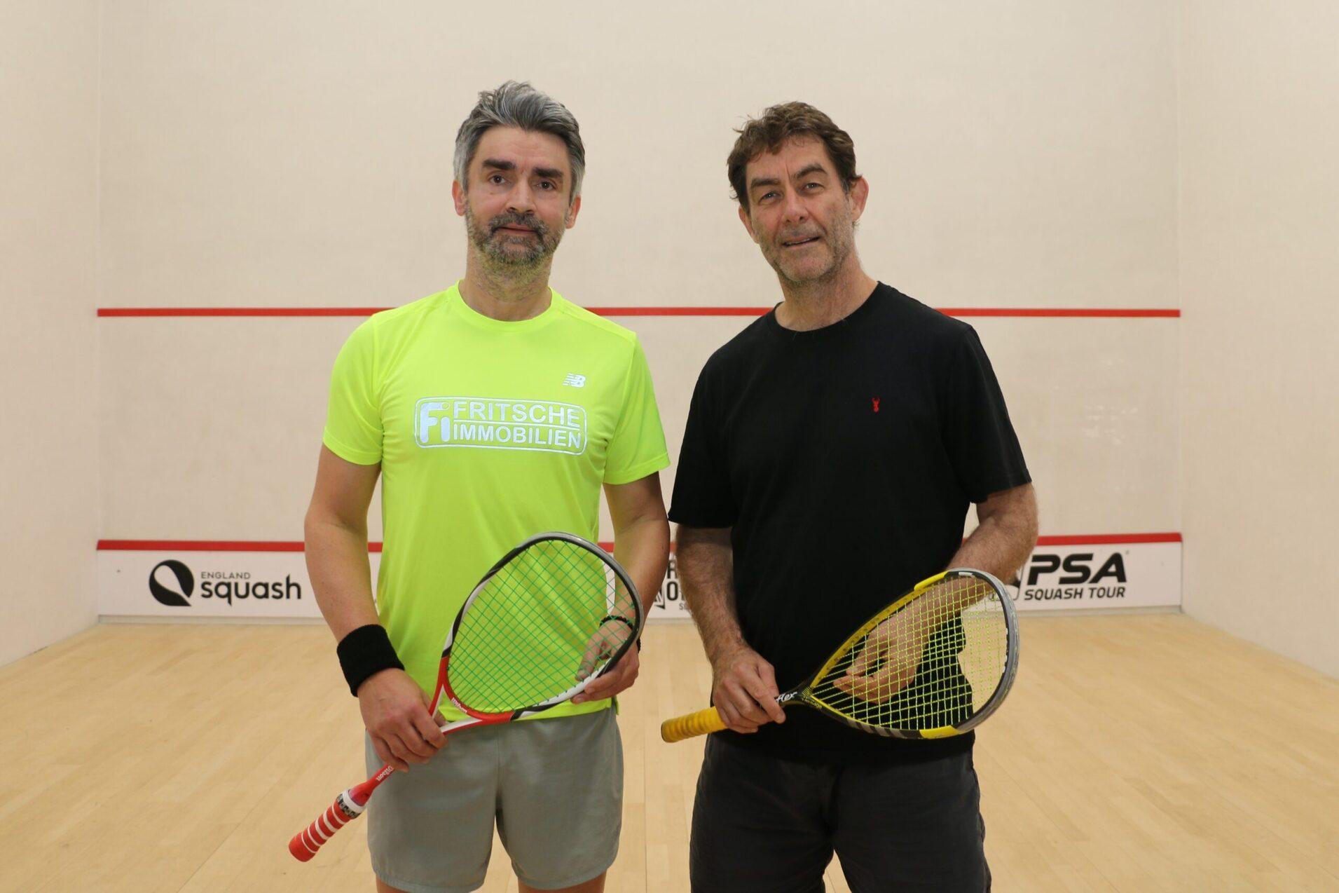 Predi Fritsche (li) mit seinem Finalgegner Gavin Roger-Lund - Bild: England Squash Masters