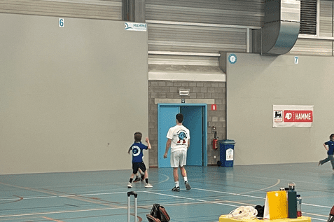 One-Wall-Squash-W&auml;nde in einer Indoorhalle - Bild: Vincent Bradley