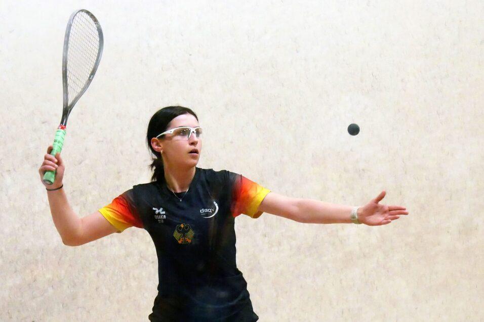 Maya Weishar beim Aufschlag - Bild: DSQV - Lennard Jessen