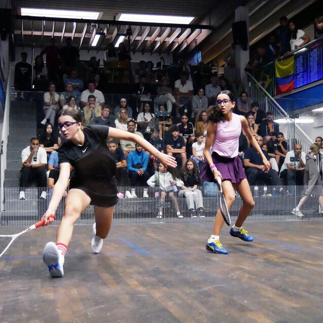 Sandy Hassan (li) siegt im reinen ägyptischen U15-Finale gegen Lana Fathallah - Bild: DSQV - Lennard Jessen