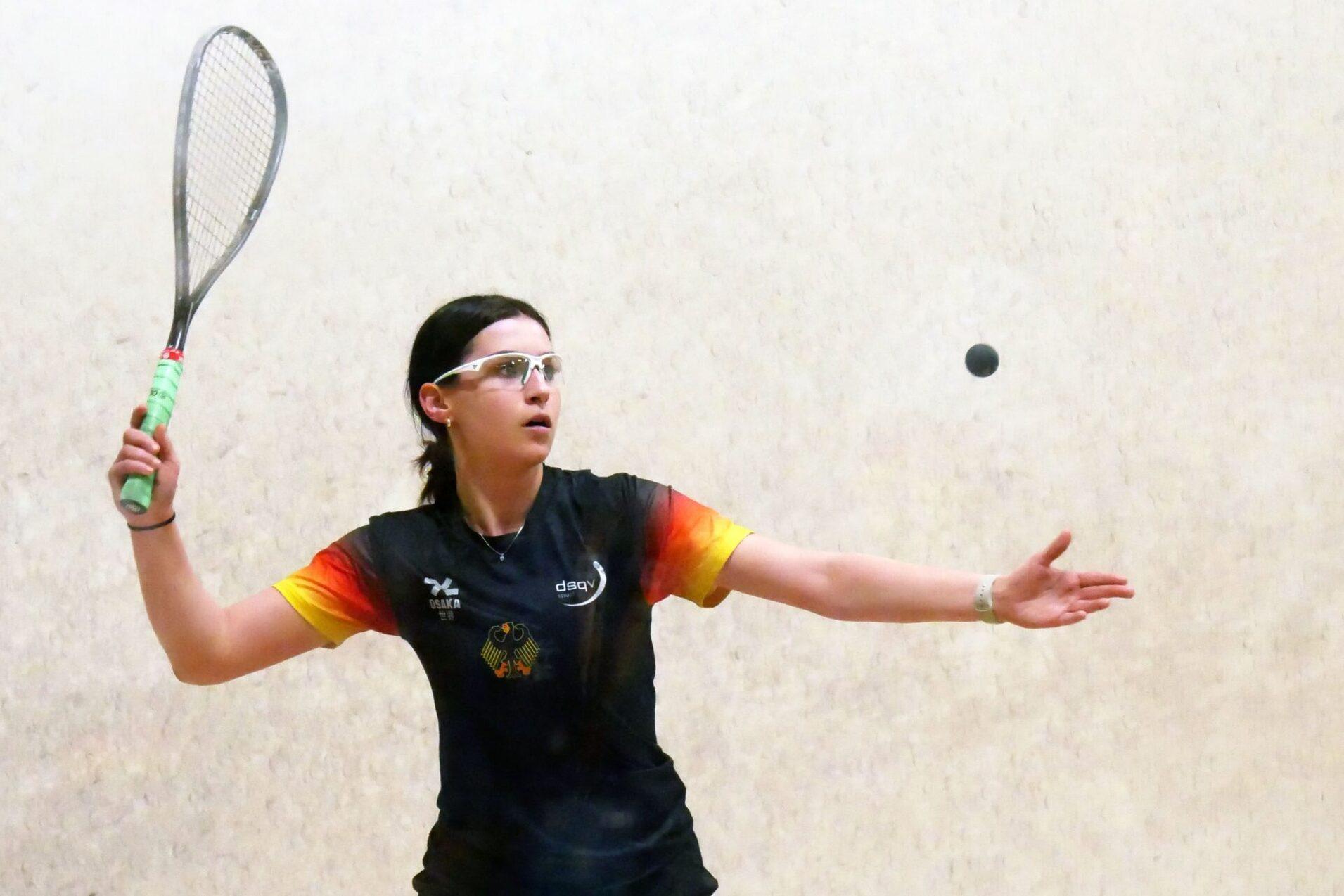 Maya Weishar beim Aufschlag - Bild: DSQV - Lennard Jessen