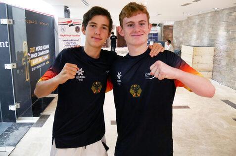 Oleksii Bielikov (li) und Levi Visser (re) freuen sich &uuml;ber ihre Auftaktsiege bei der Jugend WM U19 - Bild: DSQV - Lennard Jessen