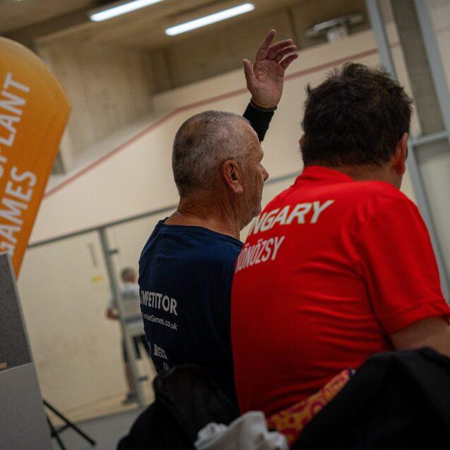Auf der Trib&uuml;ne - Bild: Karel Zirk