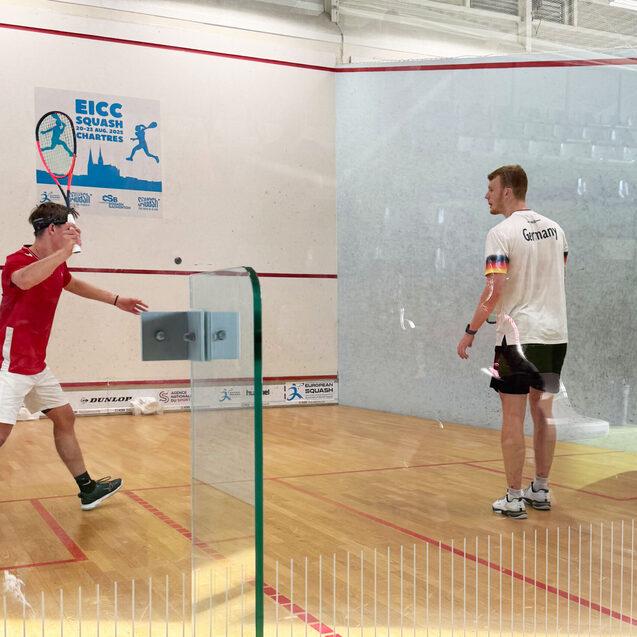 Daniel Lutz (li) gewinnt gegen Jan Wipperfürth - Bild: DSQV