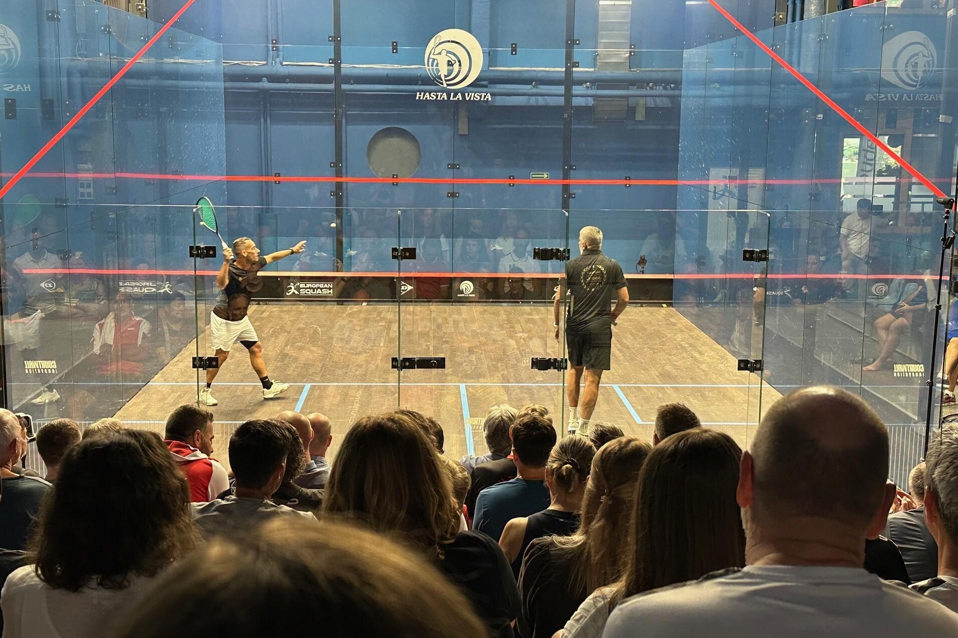 Volle R&auml;nge in Wroclaw, hier das Viertelfinal-Duell von Armin Hameed (re) - Bild: DSQV