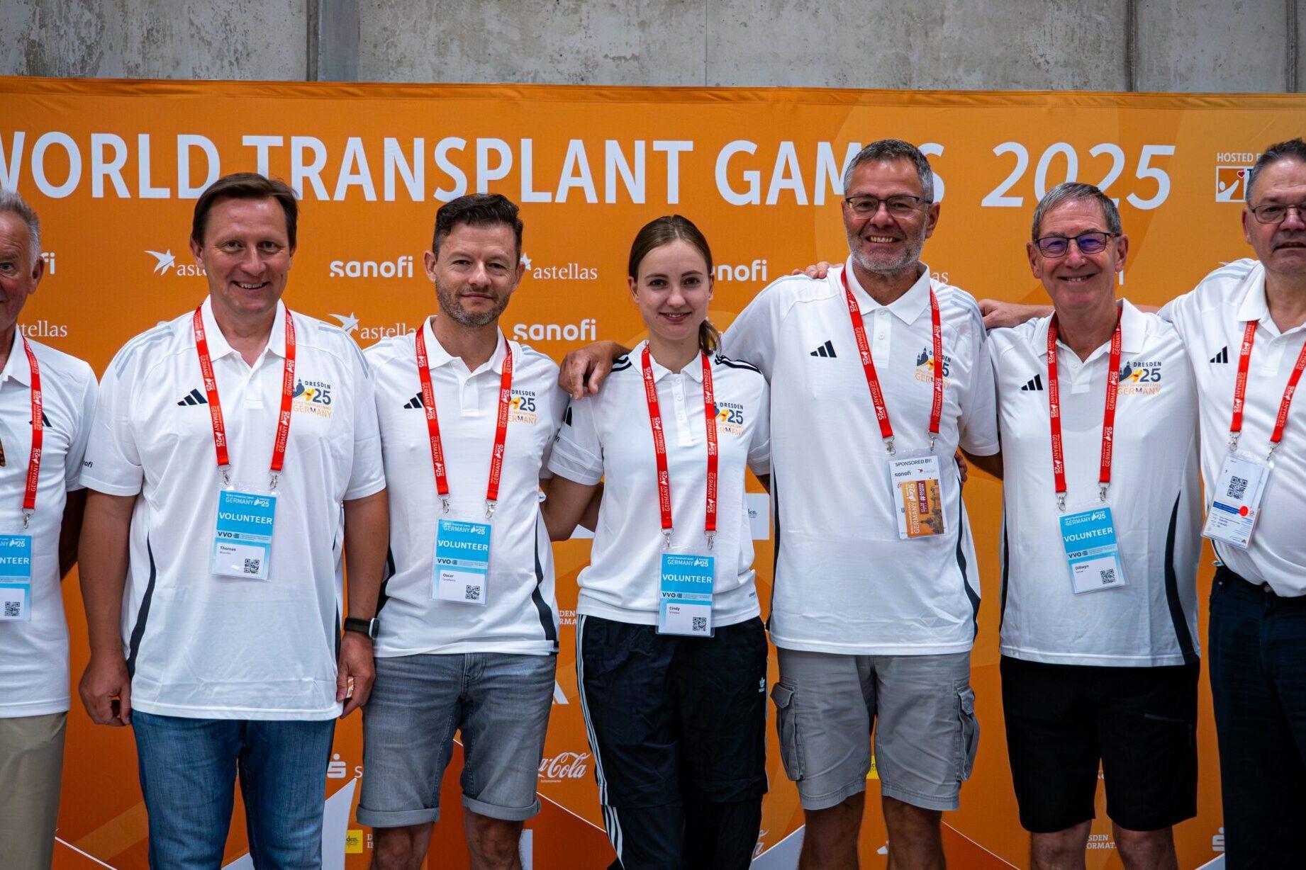 Das Squash-Schiedsrichter-Team der WTG 2025 (v.l.n.r.): Peter N&uuml;stedt, Thomas Muschter, Oscar Castellano, Cindy Schreiber, Falk Heinrich, Dillwyn Rosser, Wilhelm Eickworth - Bild: Karel Zirk