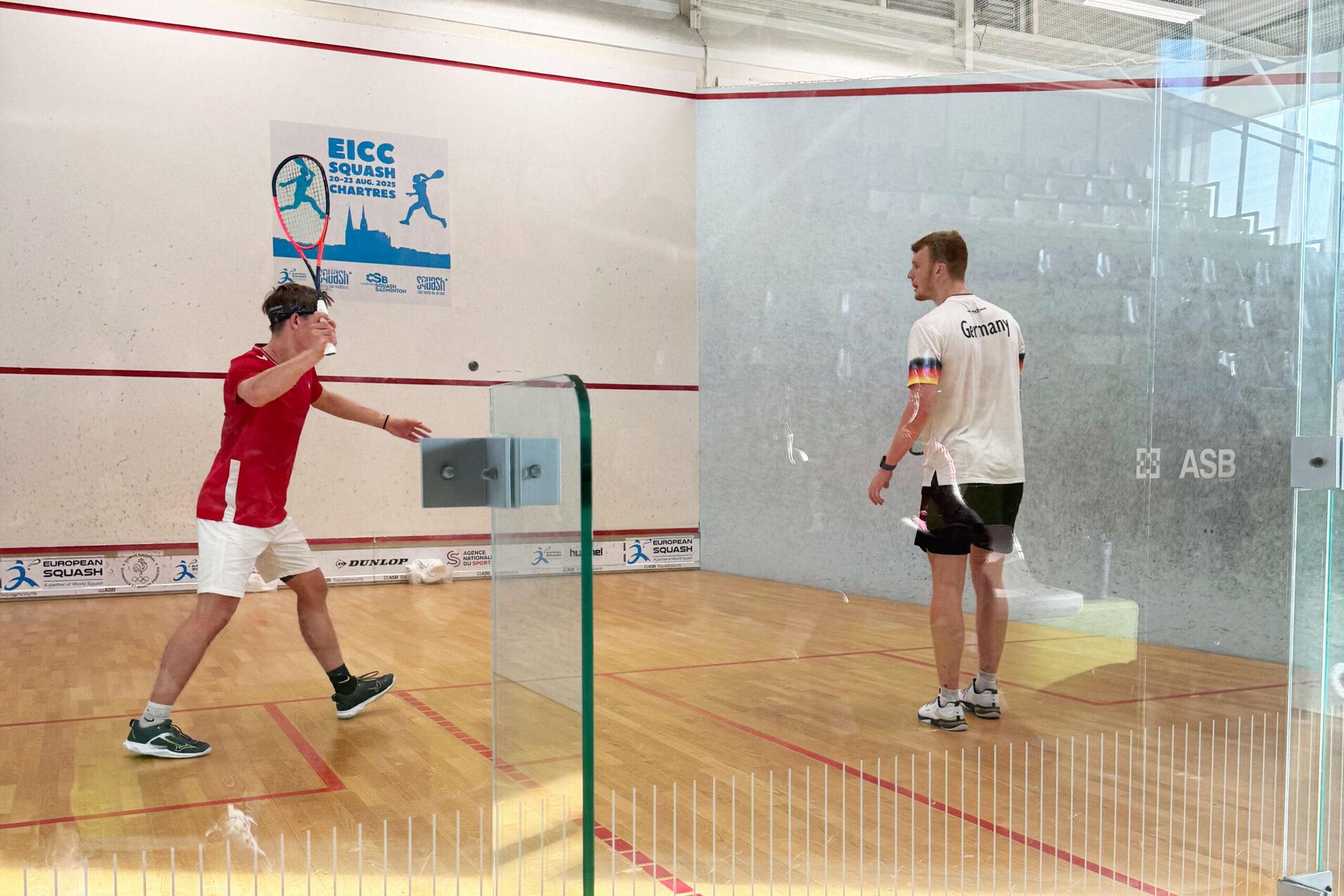 Daniel Lutz (li) gewinnt gegen Jan Wipperfürth - Bild: DSQV