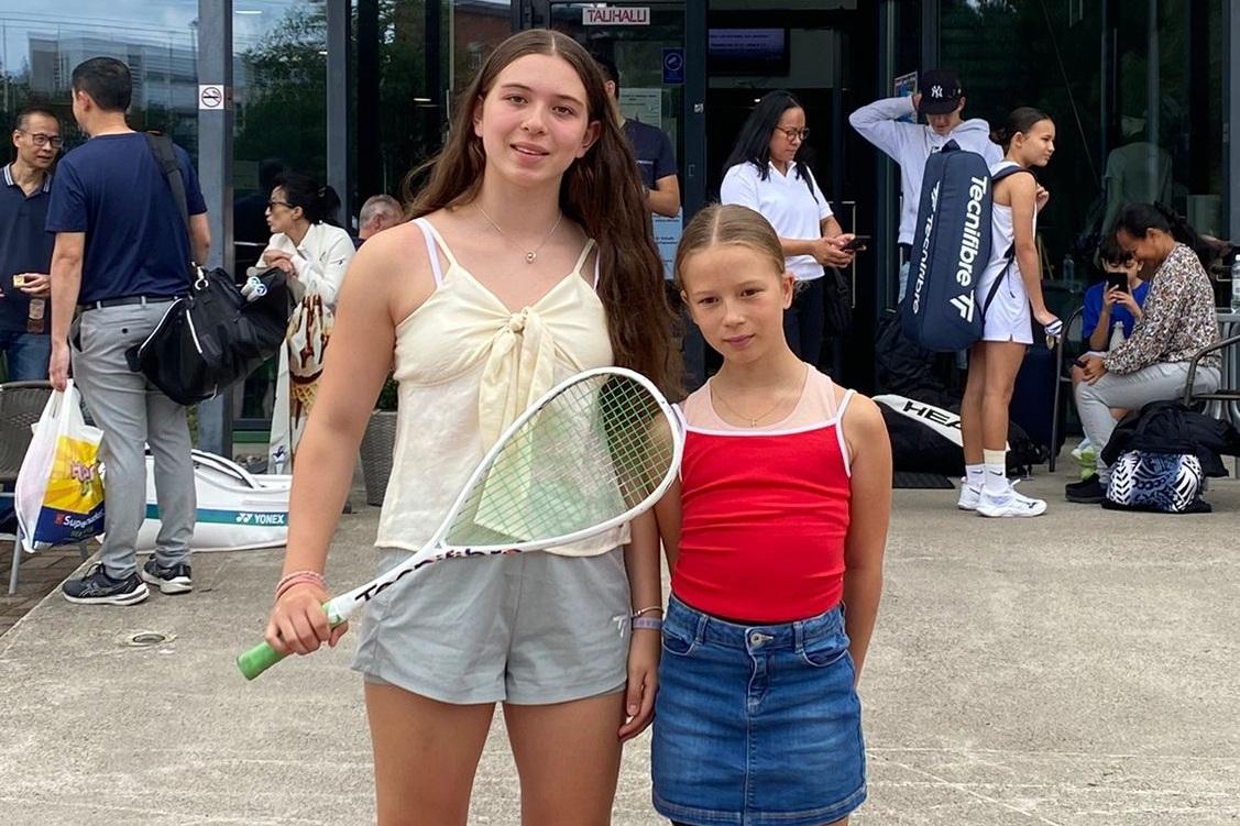 Emilia (li) und Jasmin Hartmann waren bei den Finnish Junior Open 2025 am Start - Bild: SRC Duisburg 1993