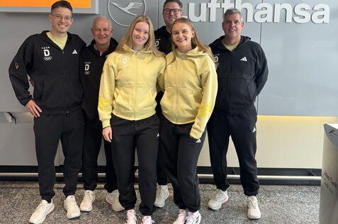 Die DSQV-Delegation ist gut in Chengdu angekommen: Raphael Kandra, Physiotherapeut Ralph Michna, Saskia Beinhard, DSQV-Pr&auml;sident und Teammanager Michael G&auml;de, Katerina Tycova und Chef-Bundestrainer Oliver Pettke (v.l.n.r.) - Bild: DSQV
