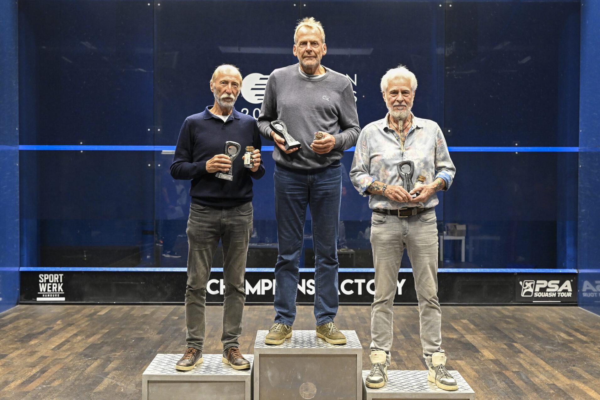 Das &Uuml;75-Podest der Herren (v.l.n.r.): Bryan Francis, Wolfgang Meinke und Bernd G&ouml;tsch - Bild: Sportwerk Hamburg - Thomas Panzau