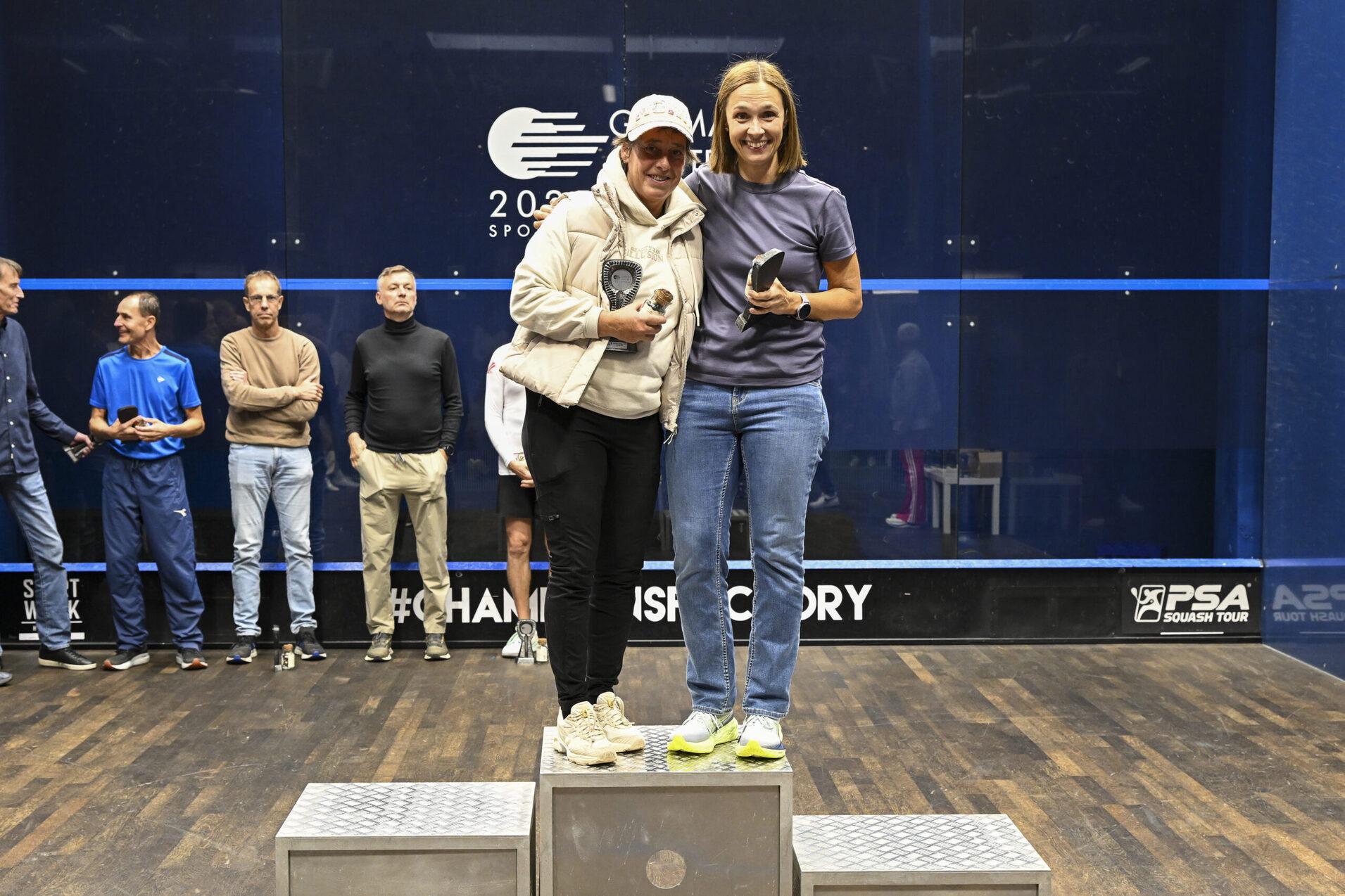 Das &Uuml;50-Podest der Damen: Melanie Kreisel (re) und Simone Korell, es fehlt: Melanie Lowe - Bild: Sportwerk Hamburg - Thomas Panzau