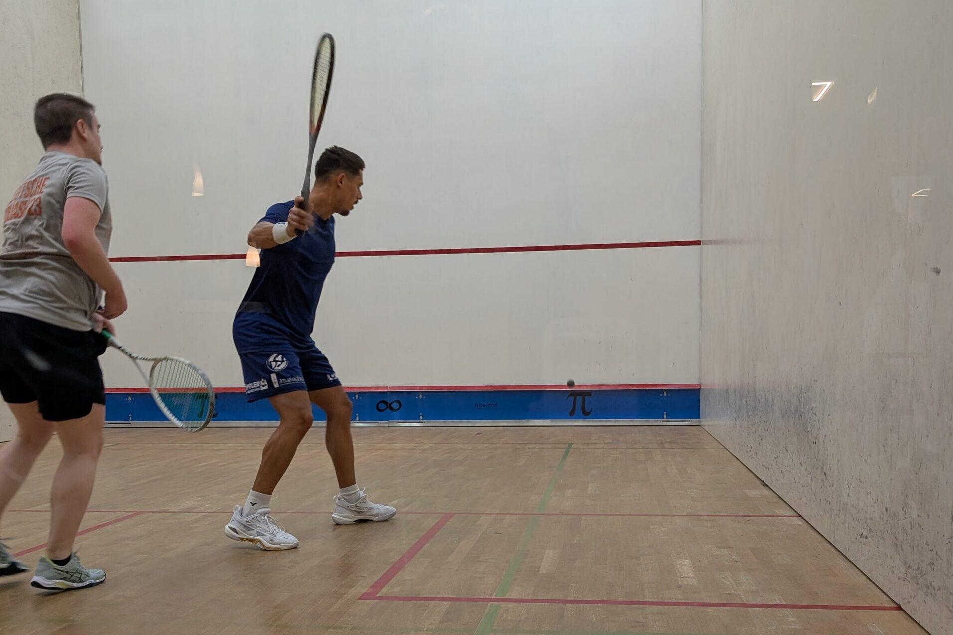 Rudolf Fries Acevedo (re) gewinnt das B-Feld-Finale gegen Timo M&uuml;hlenthaler - Bild: Sport-Insel Stuttgart - Saskia Knobling