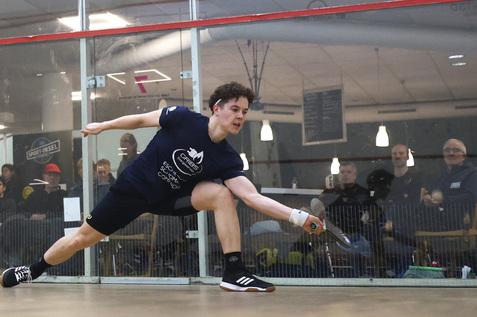Yannik Omlor (hier bei den Schr&auml;glage Squash Open 2025) kam in Windhuk bis ins Viertelfinale - Bild (Archiv): Christian Lortat