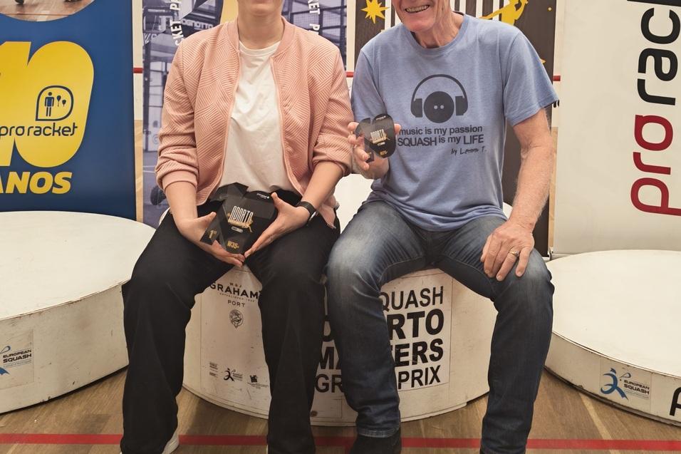 Zwei deutsche Podestplatzierte in Matosinhos: Janina Jasper (li, Platz eins Damen &Uuml;35/&Uuml;40) und Robert Keilmann (re, Platz drei Herren &Uuml;75) - Bild: Felix Paal