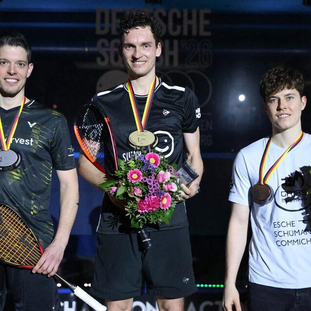Das Herren-Podest der DEM (v.l.n.r.) - Raphael Kandra, Valentin Rapp und Yannik Omlor - Bild: DSQV - Lennard Jessen