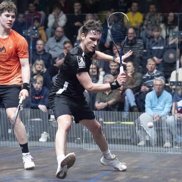 Valentin Rapp (re) mit vollem Fokus zum Sieg: In vier Sätzen setzte er sich gegen Yannik Omlor im DEM-Halbfinale durch - Bild: Sportwerk - Henning Angerer