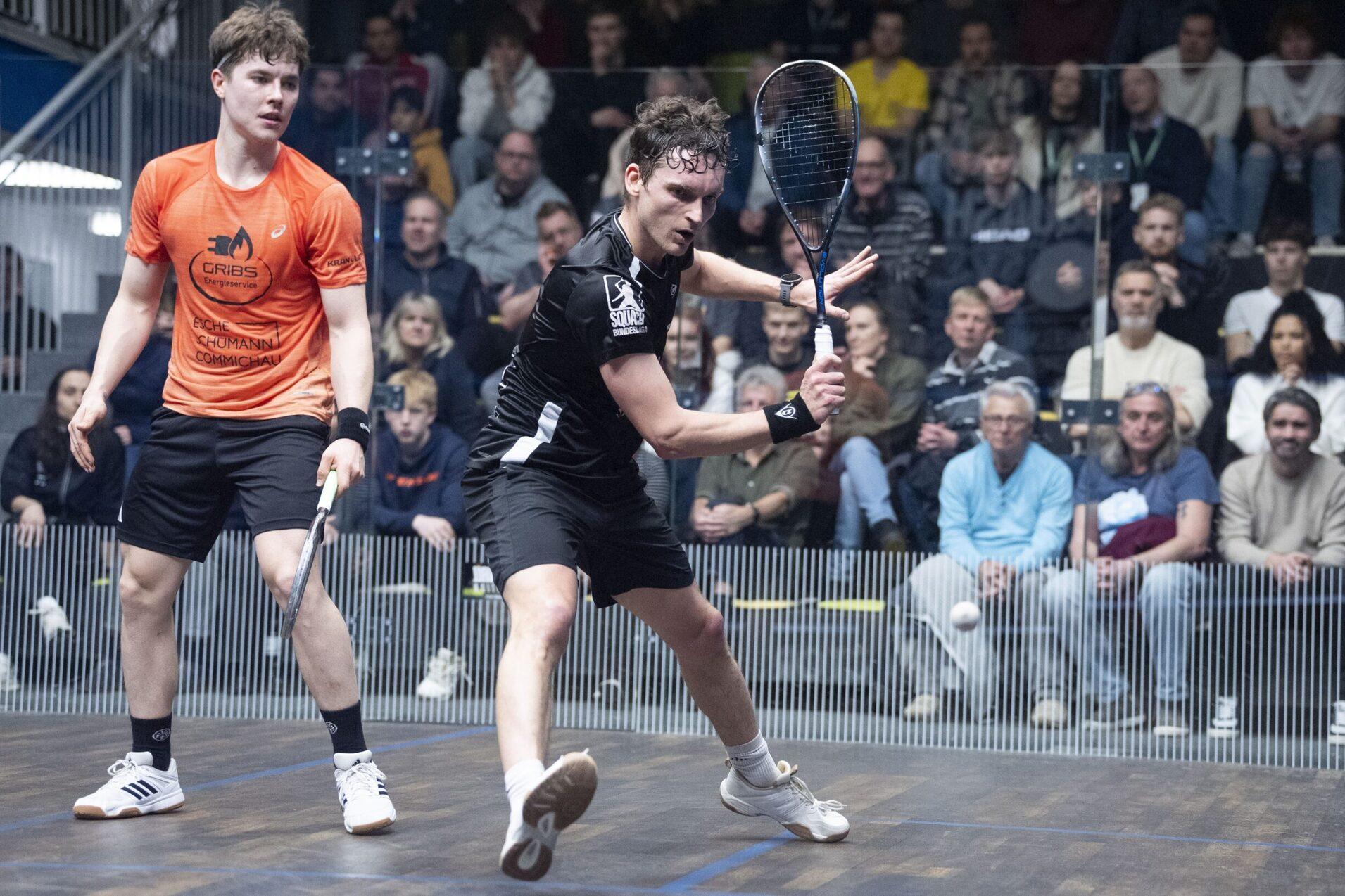 Valentin Rapp (re) mit vollem Fokus zum Sieg: In vier Sätzen setzte er sich gegen Yannik Omlor im DEM-Halbfinale durch - Bild: Sportwerk - Henning Angerer