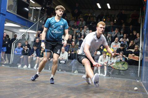 Jan Wipperf&uuml;rth (re) besiegte seinen Nationalmannschaftskollegen Finn-Lennart Koch im DEM-Viertelfinale - Bild: DSQV - Lennard Jessen