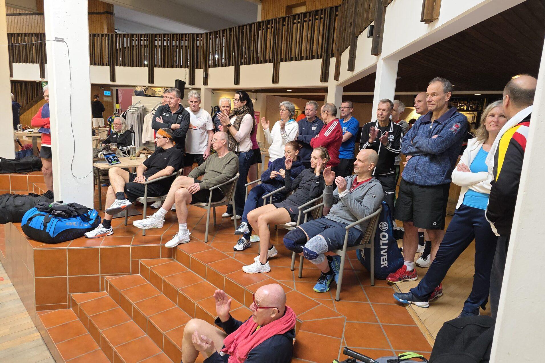 Beste Stimmung in Germering auch abseits des Courts - Bild: foto@tomwarda.de