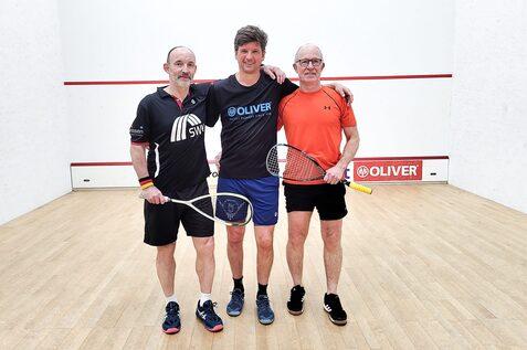 Deutsches Gruppenbild in der Schweiz: Uwe Peters, Florian P&ouml;&szlig;l und Rainer Fuhlhage-Maille (v.l.n.r.) - es fehlt: Horst Thiel