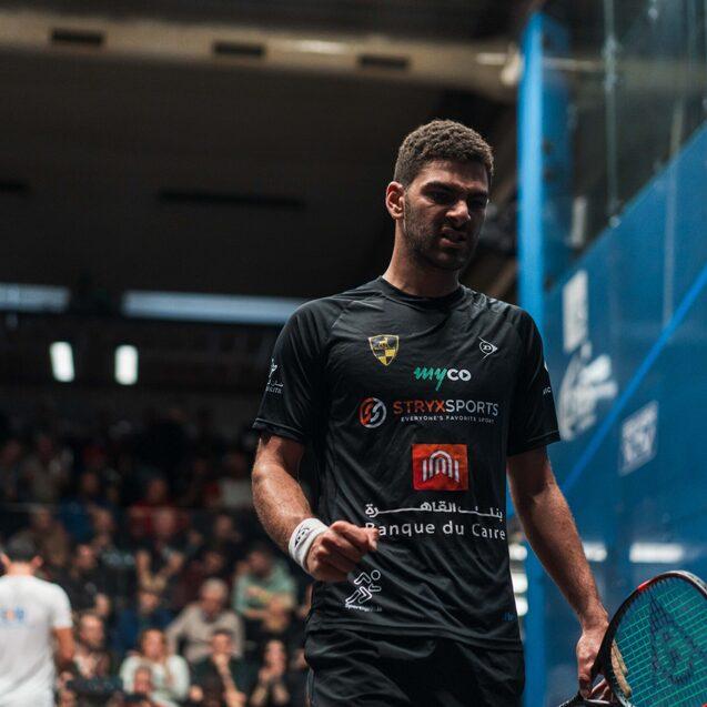 Aly Abou Eleinen bejubelt seinen Fünfsatzsieg gegen Fares Dessouky - Bild: PSA Squash Tour