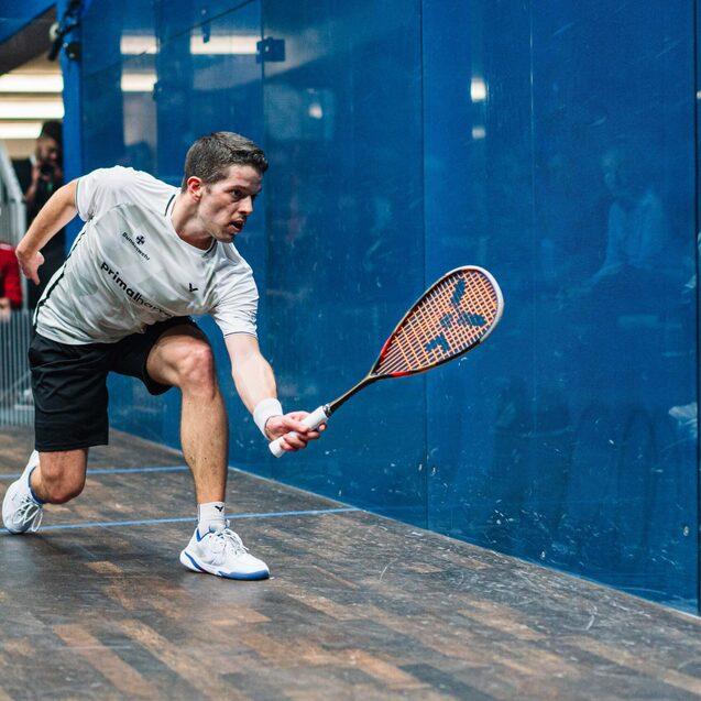 Raphael Kandra ist in den TOP 8 gesetzt und steht dadurch bereits in Runde zwei. 2024 erreichte er bei den German Open das Viertelfinale, im vergangenen Jahr unterlag er im Auftaktspiel - Bild: PSA Squash Tour