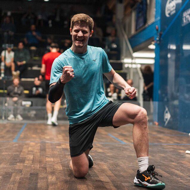 Marek Panacek vom ausrichtenden Sportwerk Hamburg sorgte für den Überraschungssieg an Tag 1 im Herrenfeld - Bild: PSA Squash Tour
