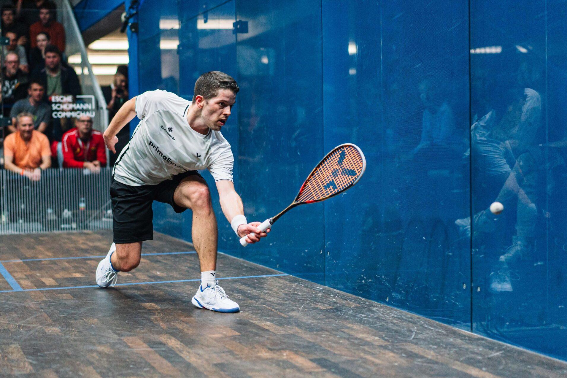 Raphael Kandra ist in den TOP 8 gesetzt und steht dadurch bereits in Runde zwei. 2024 erreichte er bei den German Open das Viertelfinale, im vergangenen Jahr unterlag er im Auftaktspiel - Bild: PSA Squash Tour