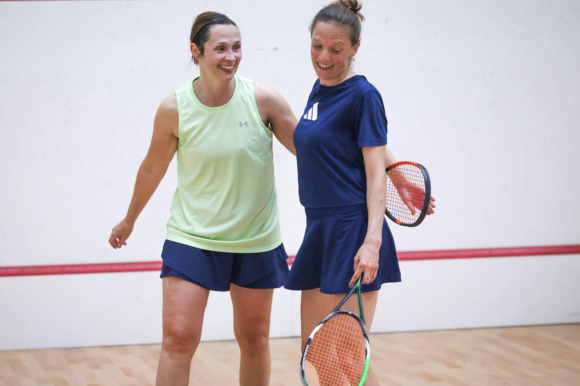 Melanie Kreisel (li) und die Siegerin Katrin Wirsching-Hepp (re) nach dem Damenfinale - Bild: DSQV - Lennard Jessen