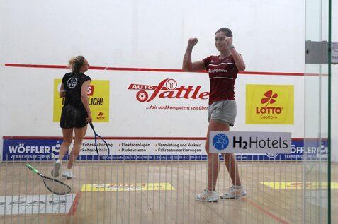 Maya Weishar (re, Paderborn) bejubelt ihren Sieg im Finale gegen Sharon Sinclair - Bild: Christian Lortat