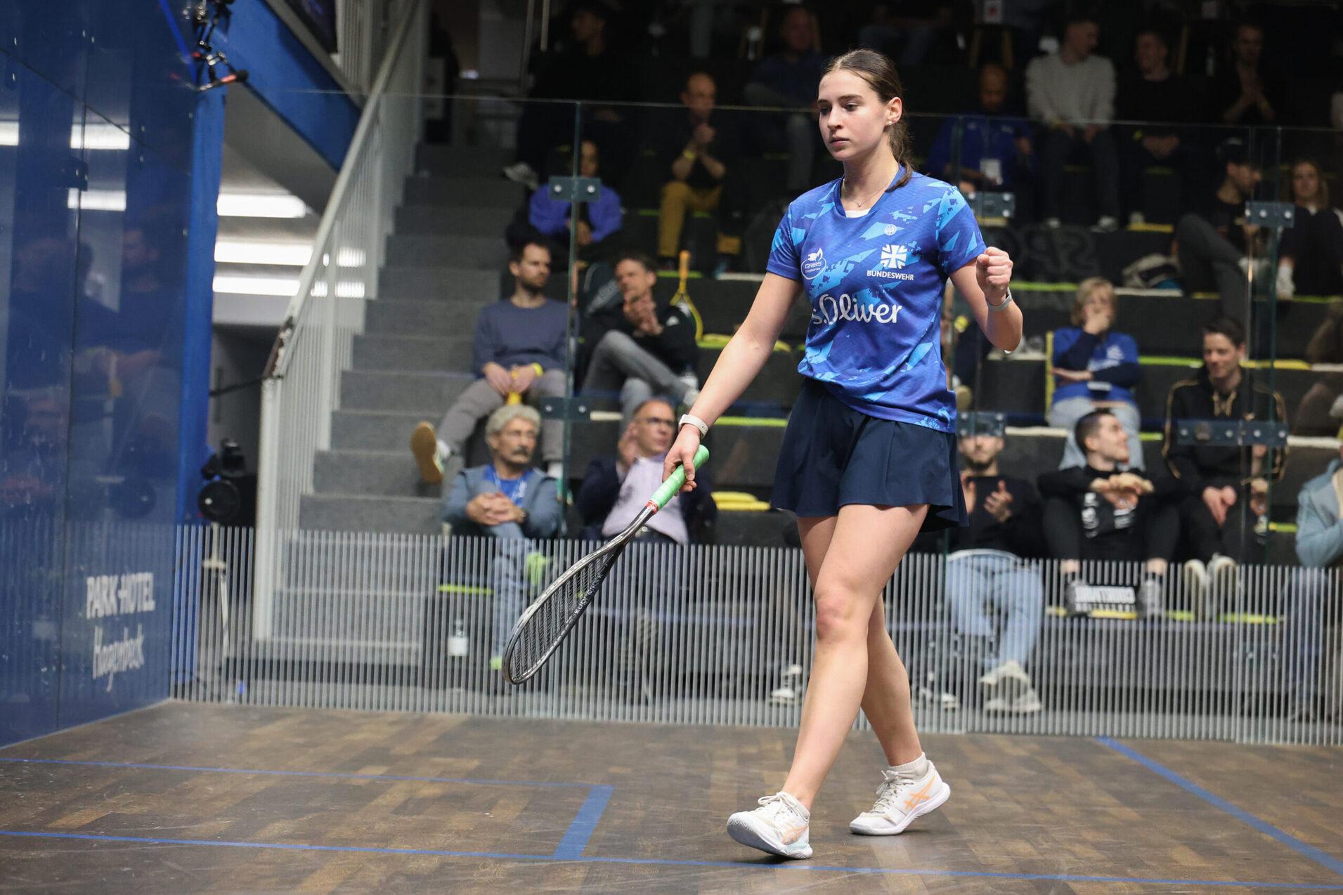 Auftaktsieg im April 2026 für Maya Weishar im mit 66.500 US-Dollar dotierten Damenfeld des Weltranglistenturniers Sportwerk Hamburg Open gegen Hayley Ward aus Südafrika, die in der Weltrangliste deutlich besser als Weishar platziert war - Bild: